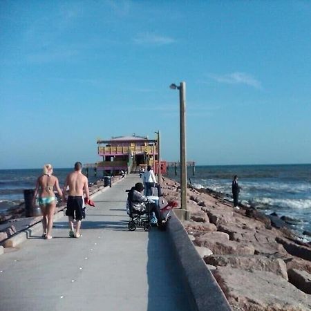 Sun Splashed Condo! Steps To Beach And 2 Pools Galveston Island Buitenkant foto
