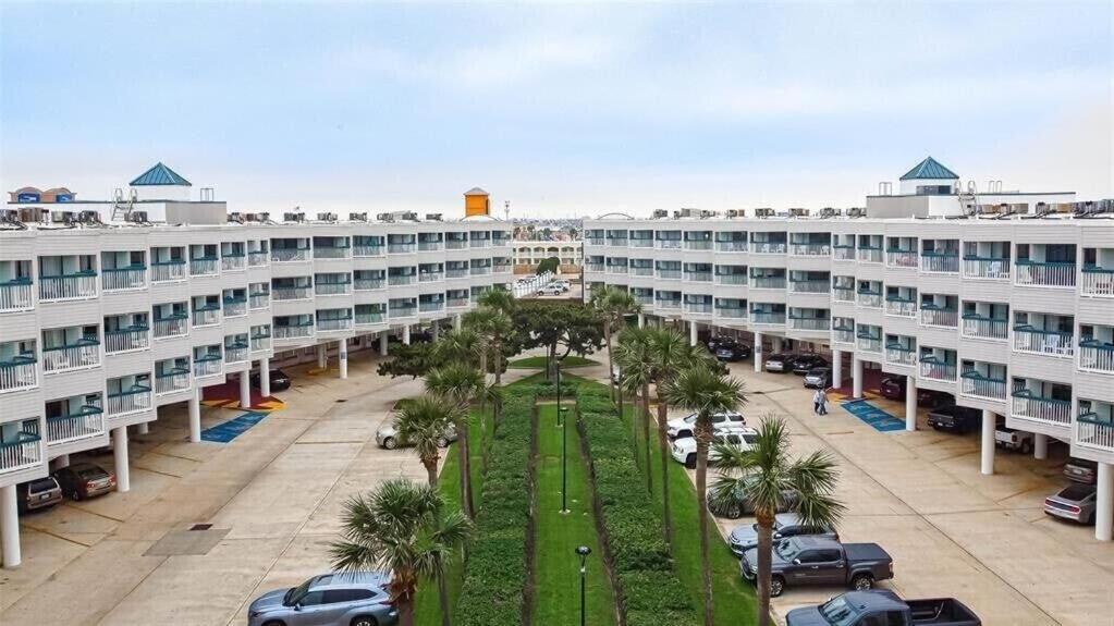 Sun Splashed Condo! Steps To Beach And 2 Pools Galveston Island Buitenkant foto