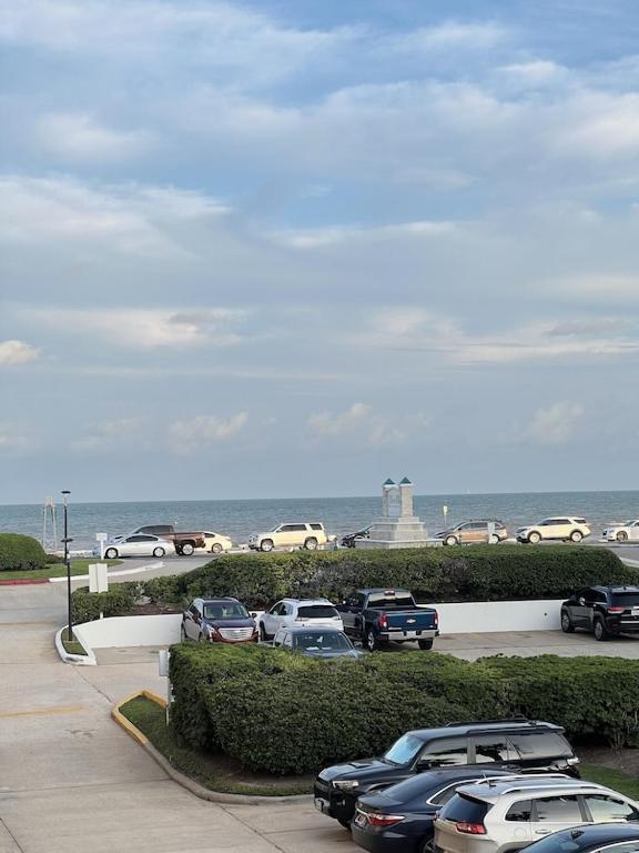 Sun Splashed Condo! Steps To Beach And 2 Pools Galveston Island Buitenkant foto