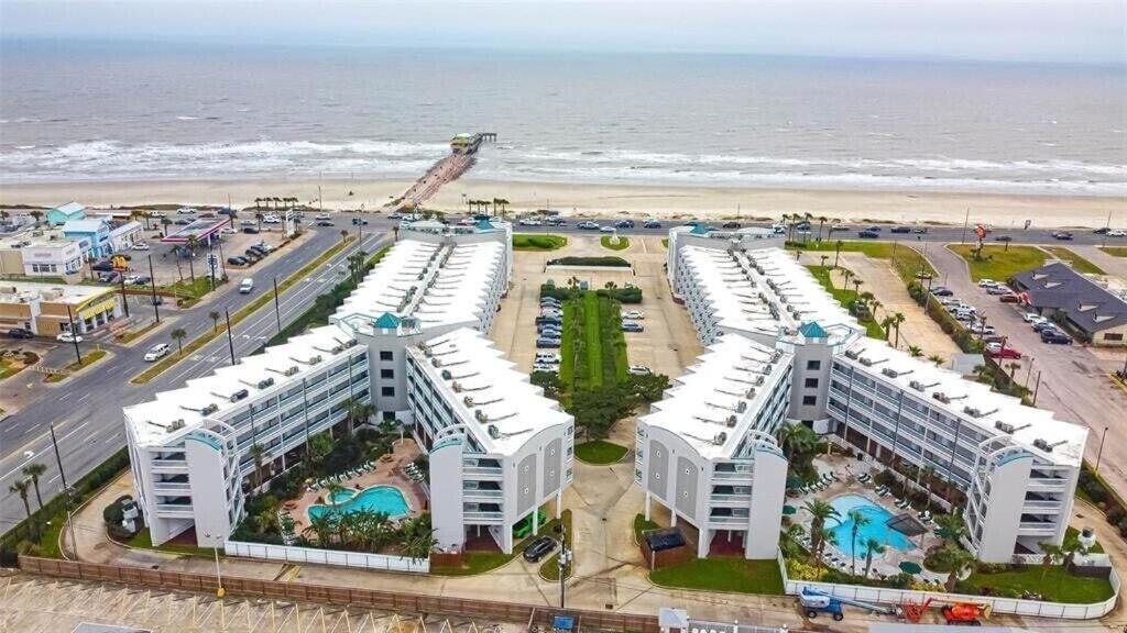 Sun Splashed Condo! Steps To Beach And 2 Pools Galveston Island Buitenkant foto