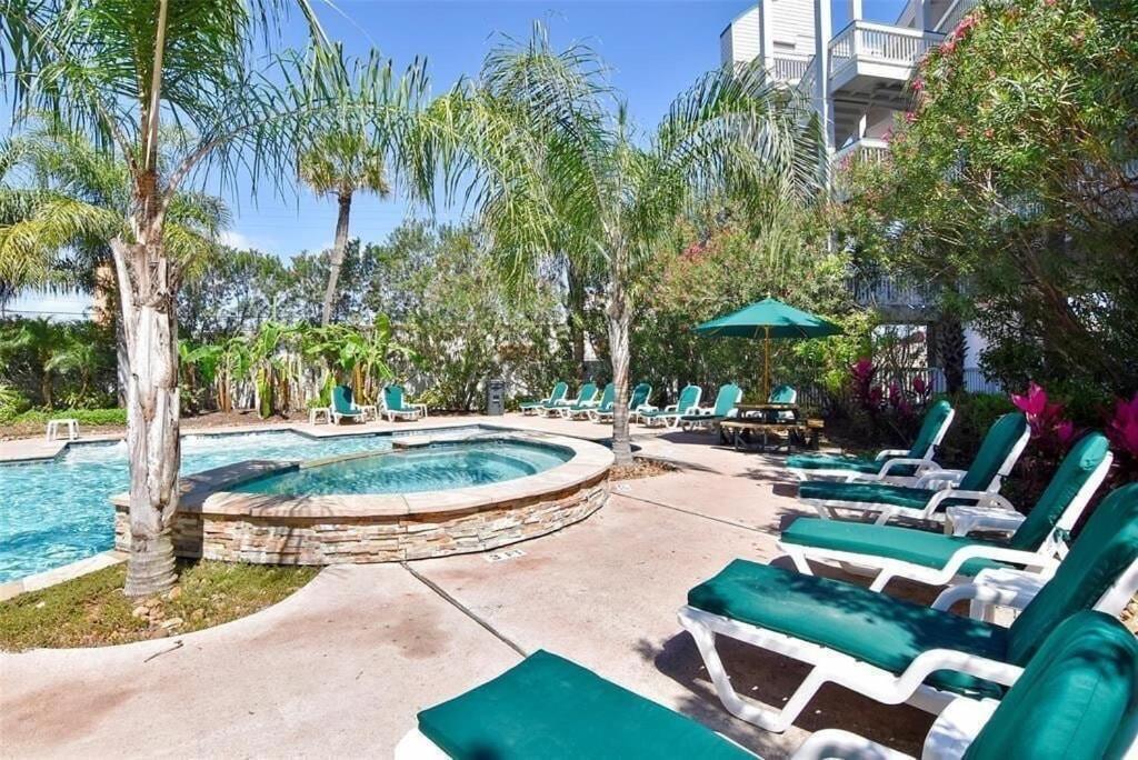 Sun Splashed Condo! Steps To Beach And 2 Pools Galveston Island Buitenkant foto