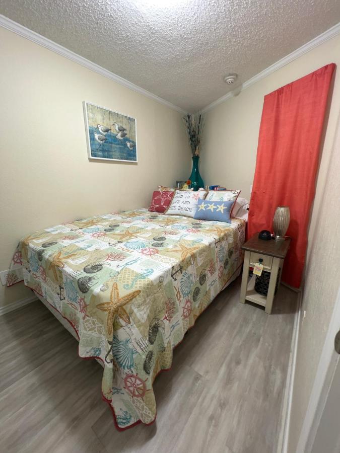Sun Splashed Condo! Steps To Beach And 2 Pools Galveston Island Buitenkant foto